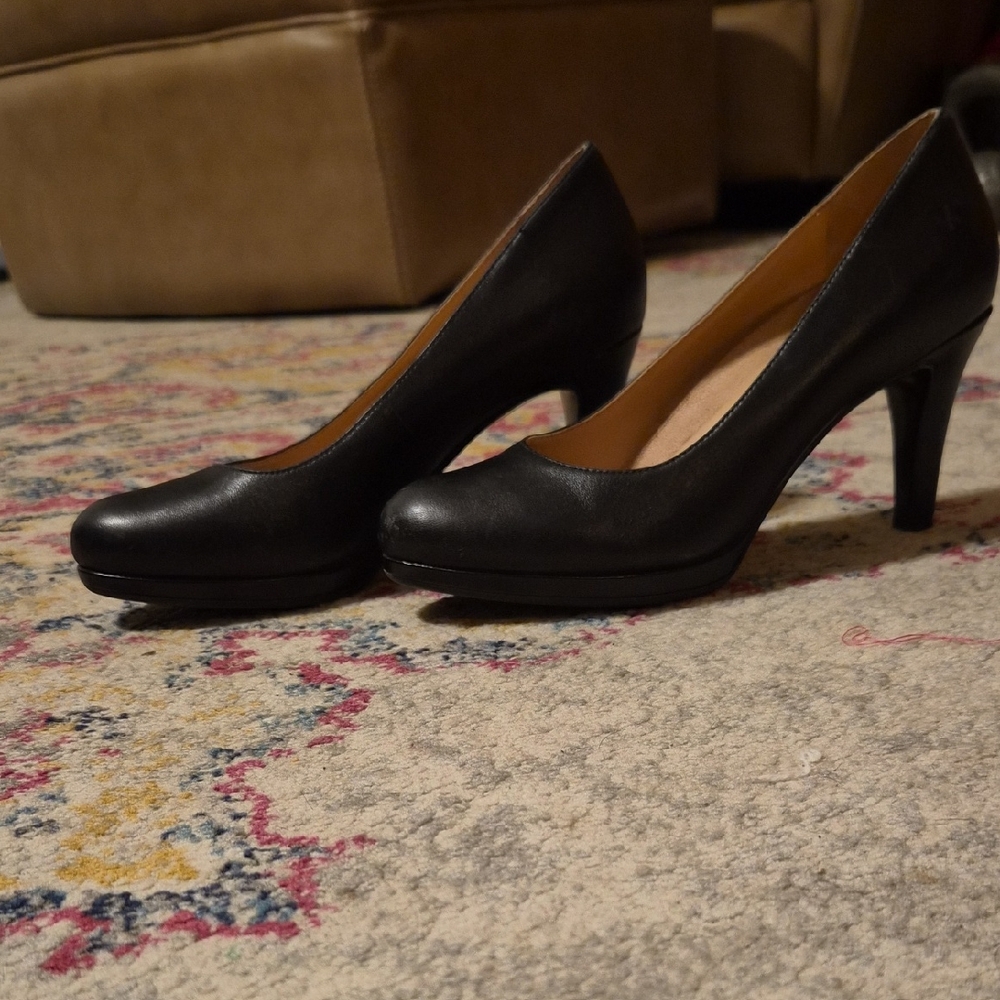 Naturalizer Black Leather Heels